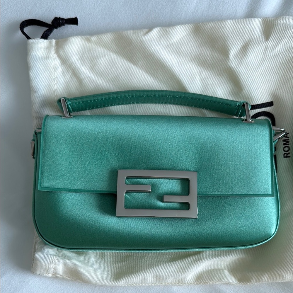 Fendi mini baguette 2022